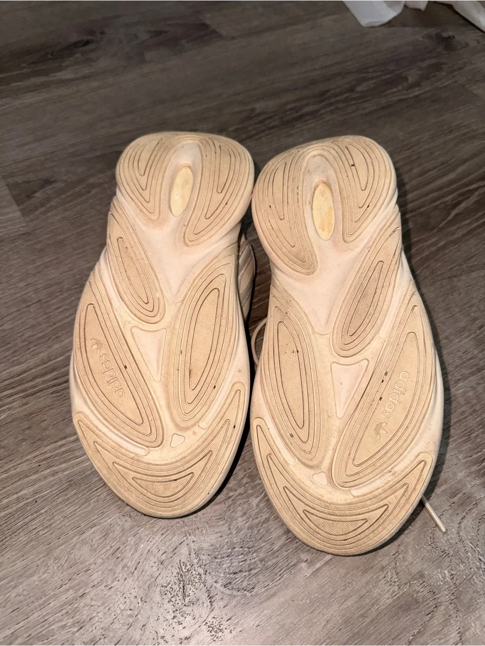 adidas ozelia Cream/Tan Sneakers